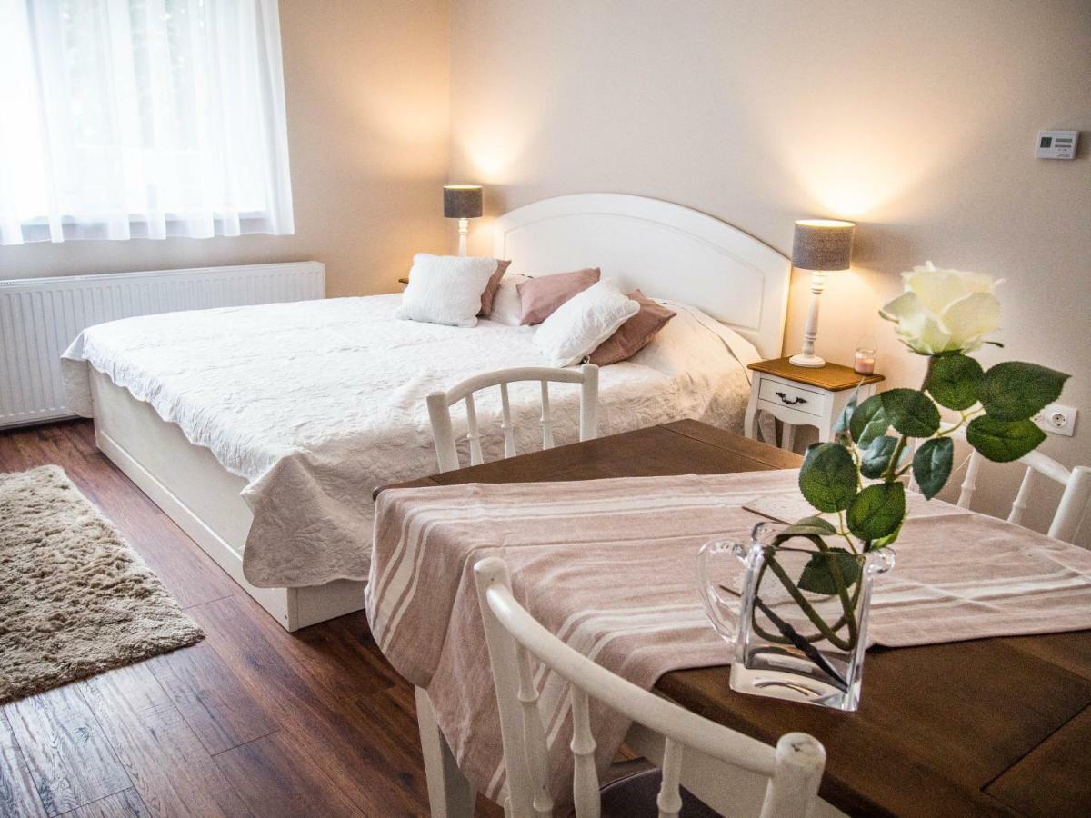 Feliz Apartman Gyula Exterior foto