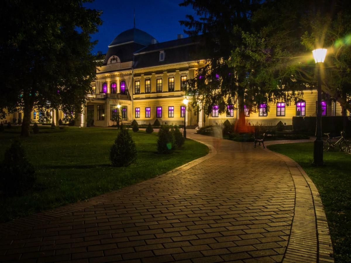 Feliz Apartman Gyula Exterior foto