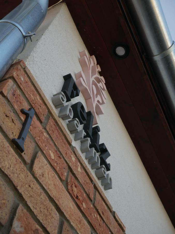 Feliz Apartman Gyula Exterior foto